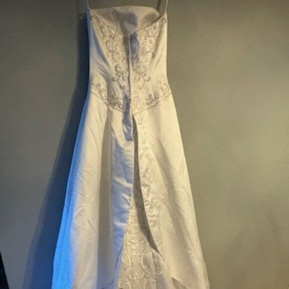 David’s Bridal Michaelangelo/T8589 Strapless Beaded Wedding Dress - Picture 4 of 10